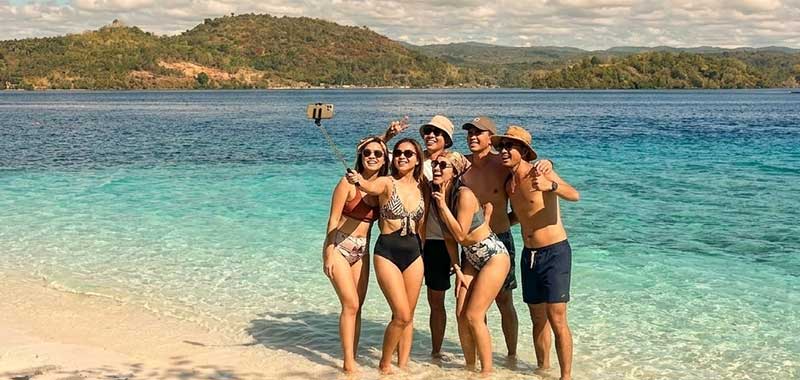 Family enjoying an island hopping tour booked through Visit Zamboanga