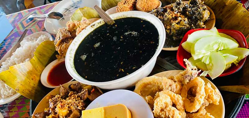 Beach lunch on your Sulu tour