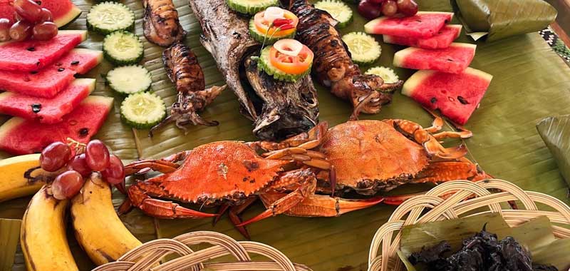 Seafood lunch spread on Baung-Baung Island, Once Islas day tour